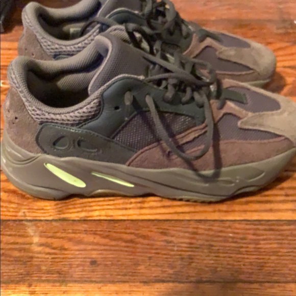 Authentic Yeezy 700 Mauve